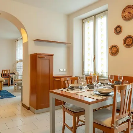 Castle&lake Apartment *