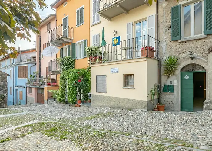 Castle&lake Rezzonico